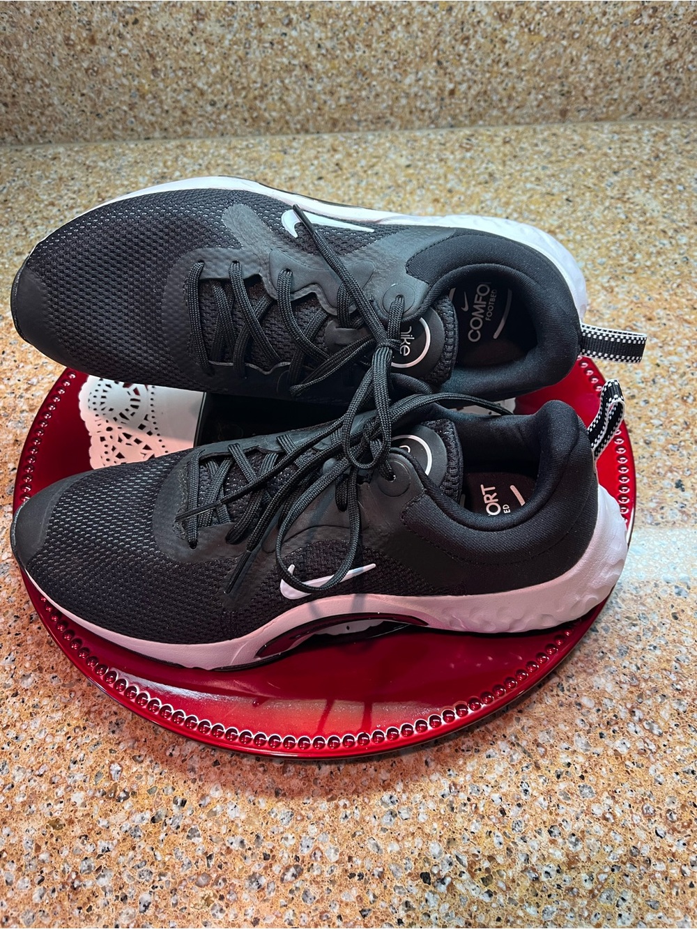 Nike Women’s Black and White Renew Athletic Sneakers size 8